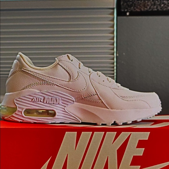 WMNS Nike Air Max Excee Lea - Picture 6 of 7